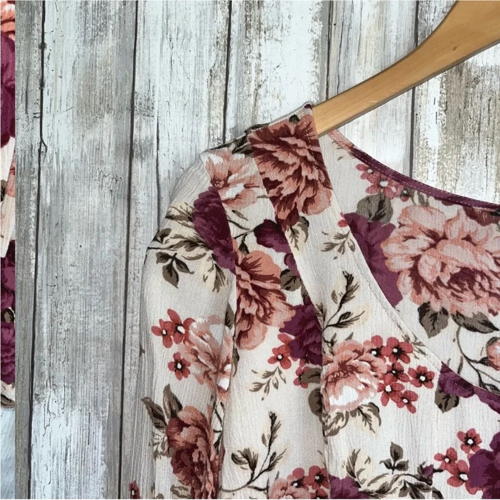 Torrid Fit & Flare Floral Crinkle Gauze Blouse Cream & Red Rayon Size 0X - Picture 4 of 6